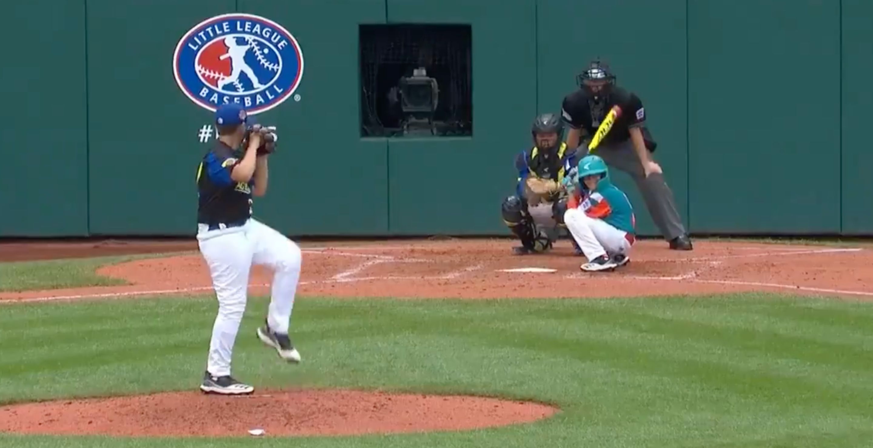 MLB Little League Classic 2023: Bryson Stott's pencil bat steals