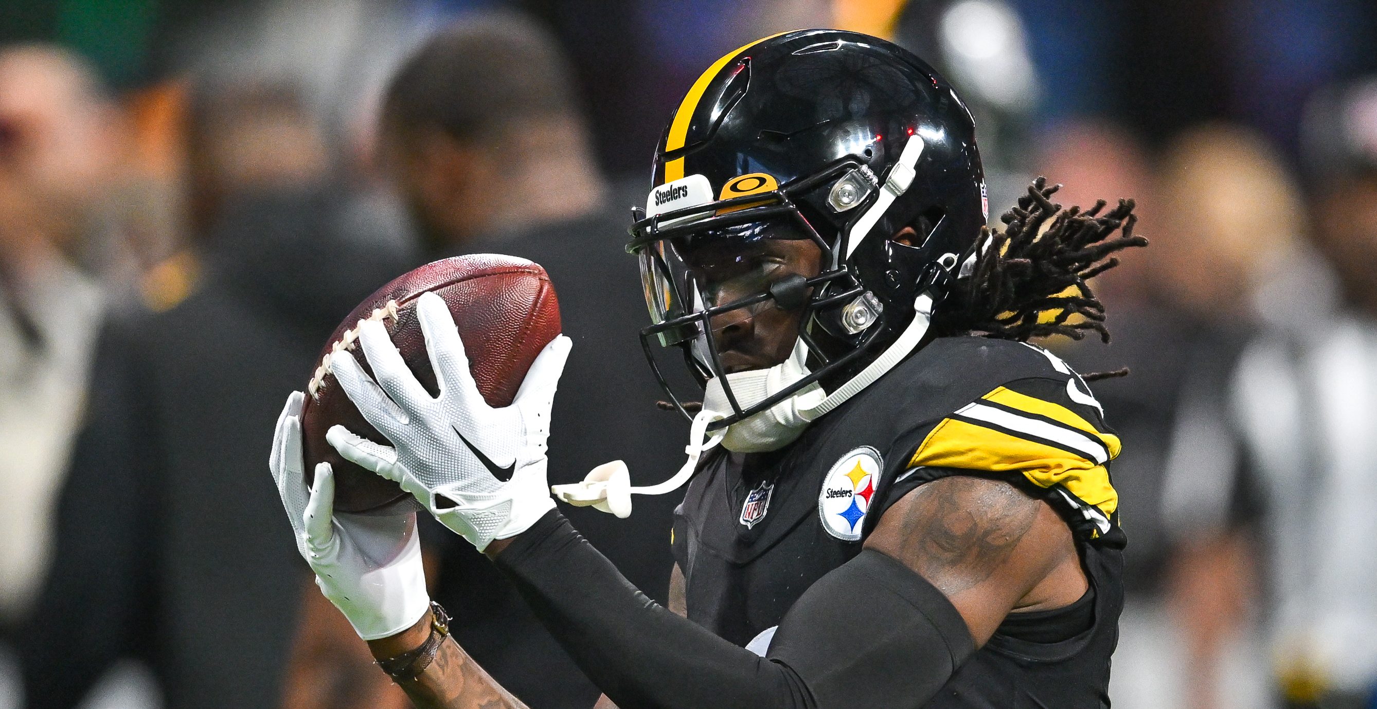 Diontae Johnson Injury: Steelers WR Expected to Miss a Month