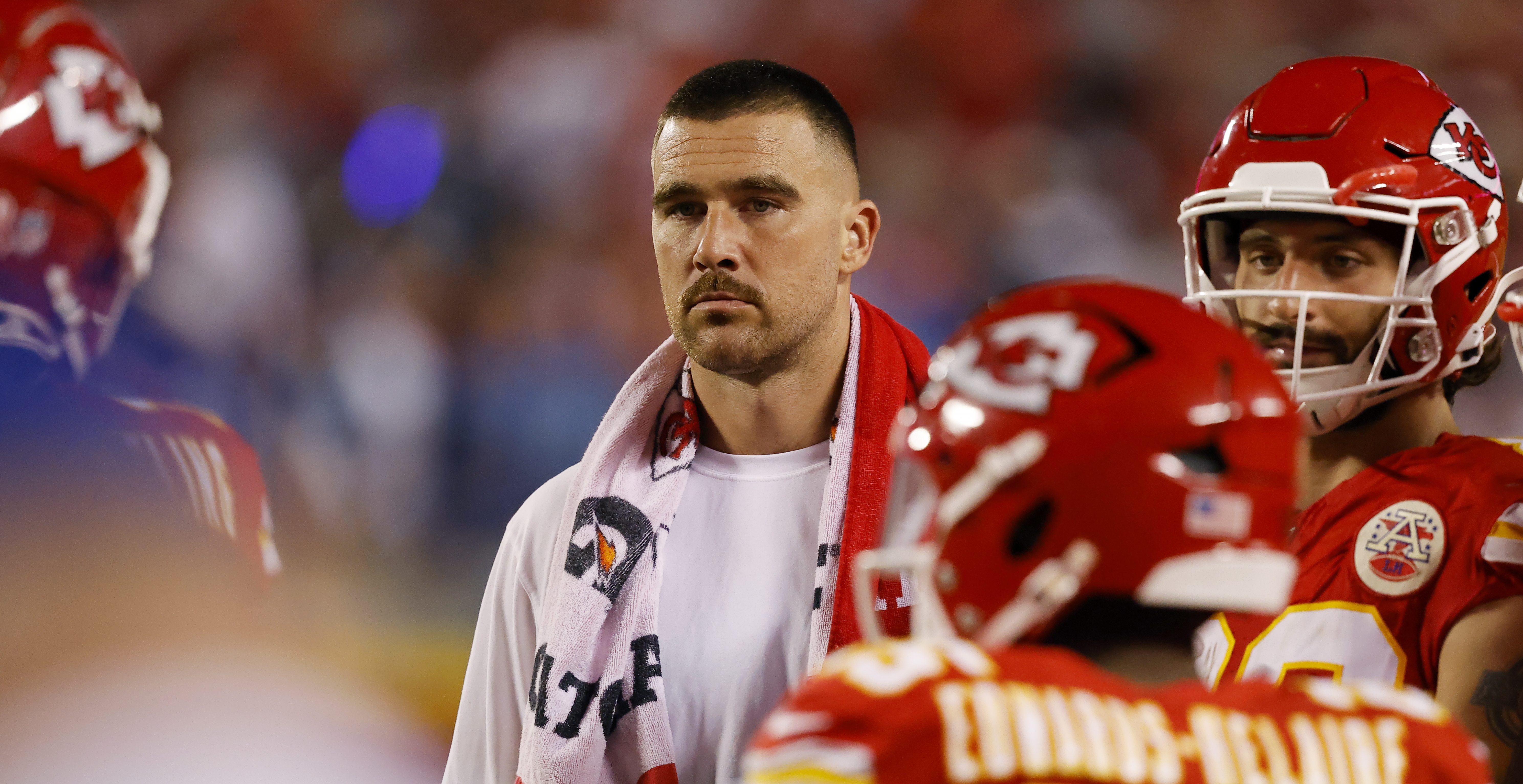 Los Angeles Chargers huddle up against the Kansas City Chiefs at GEHA  News Photo - Getty Images