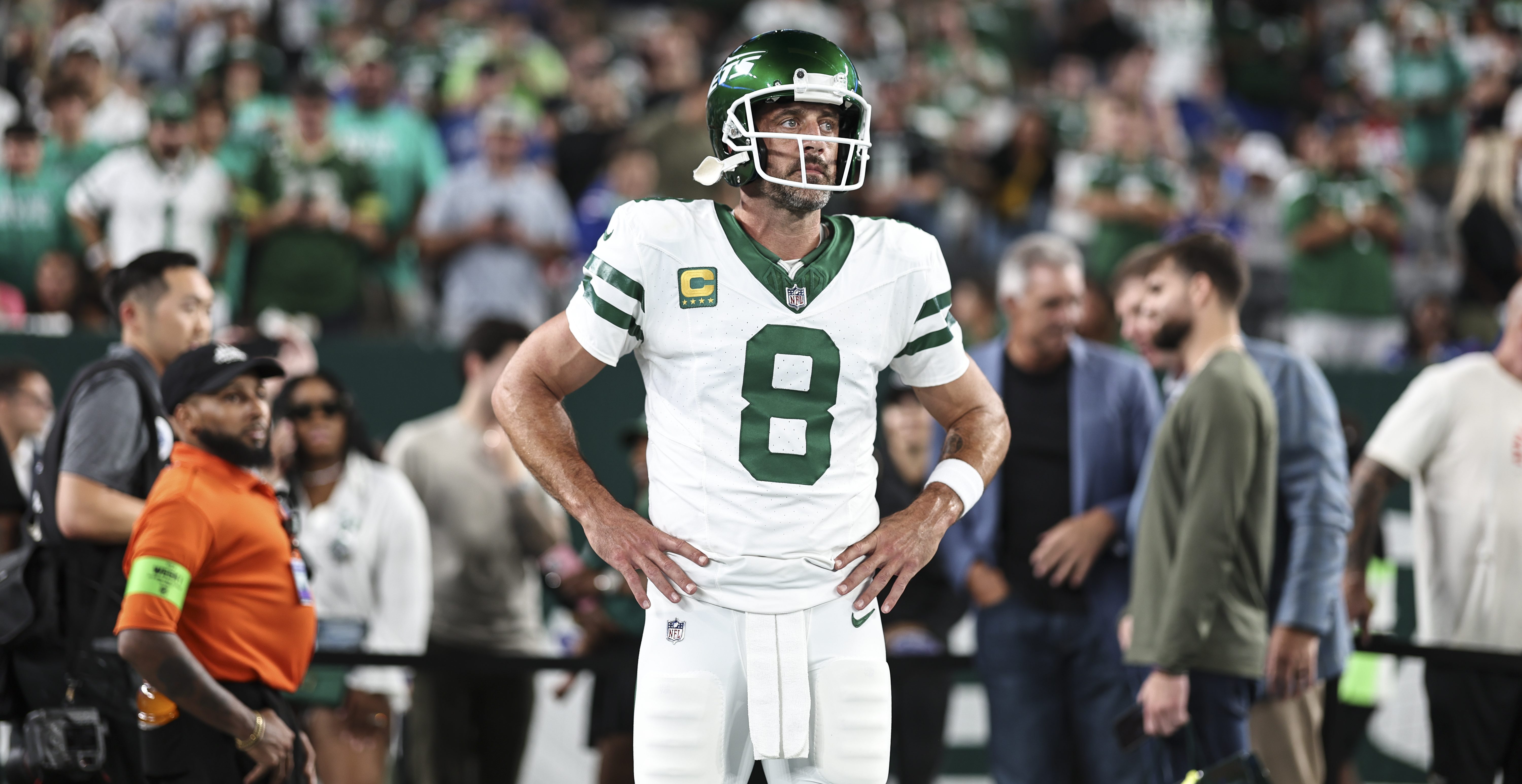 Jets quarterback Aaron Rodgers being patient with teammates at the