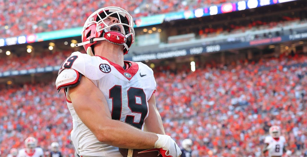 AUBURN, ALABAMA - SEPTEMBER 30: Brock Bowers #19 of the Georgia Bulldogs reacts after scoring the go-ahead touchdown against the Auburn Tigers during the fourth quarter at Jordan-Hare Stadium on September 30, 2023 in Auburn, Alabama.