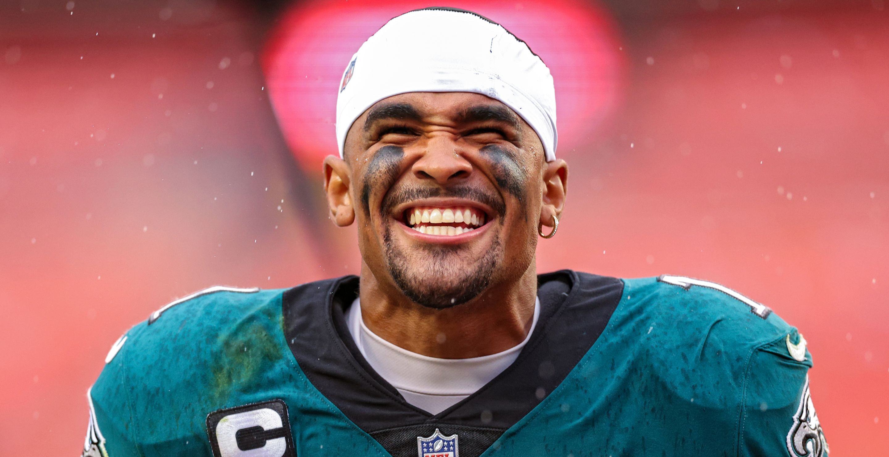 fans-go-scorched-earth-on-eagles-jalen-hurts-after-ugly-first-half