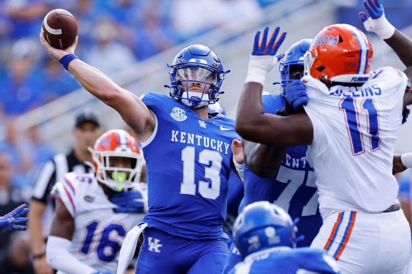 Devin Leary throws a pass for Kentucky.