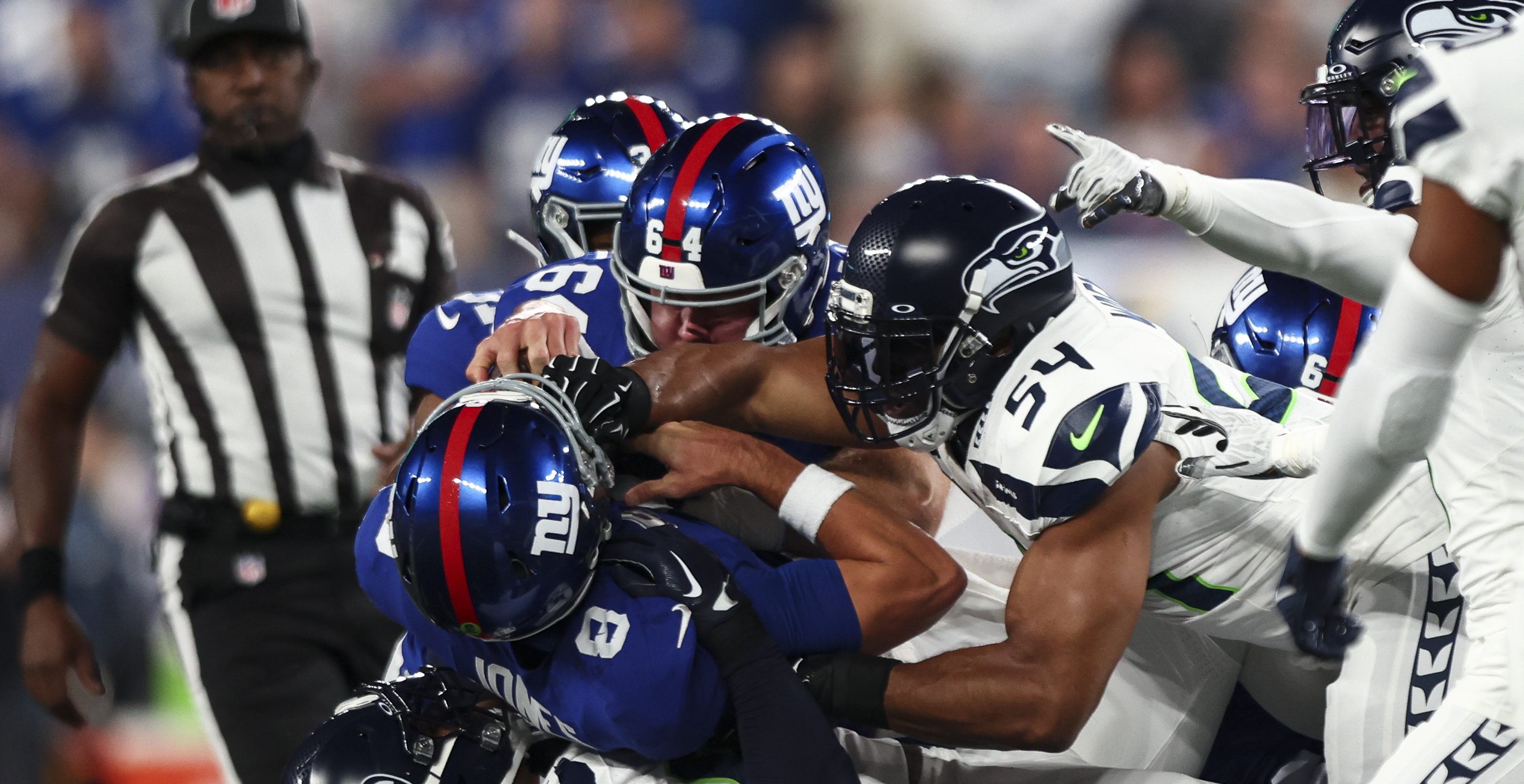 Giants lose 2 players to injury during 'tush push' play vs. Seahawks