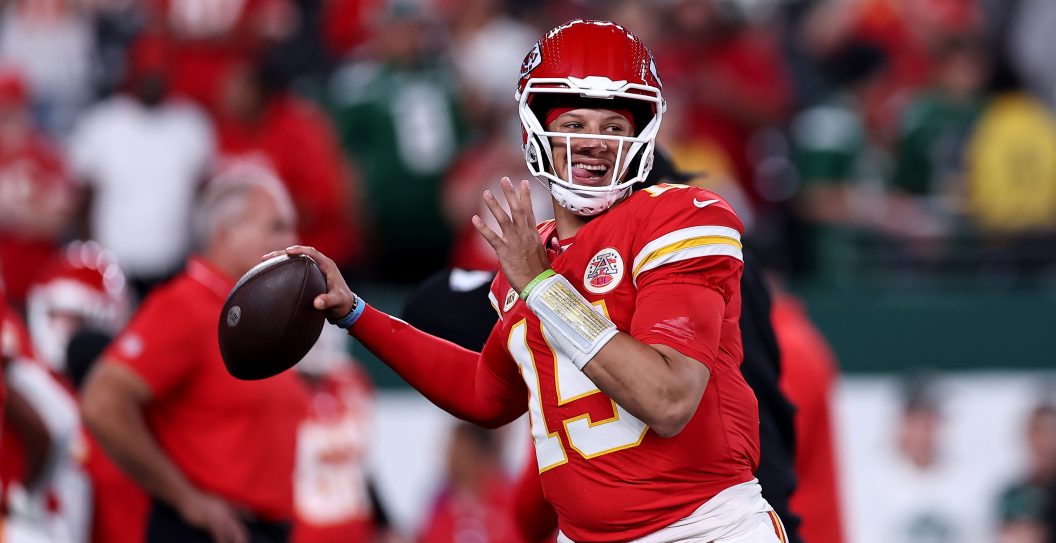 EAST RUTHERFORD, NEW JERSEY - OCTOBER 01: Patrick Mahomes #15 of the Kansas City Chiefs warms up prior to the game against the New York Jets at MetLife Stadium on October 01, 2023 in East Rutherford, New Jersey.