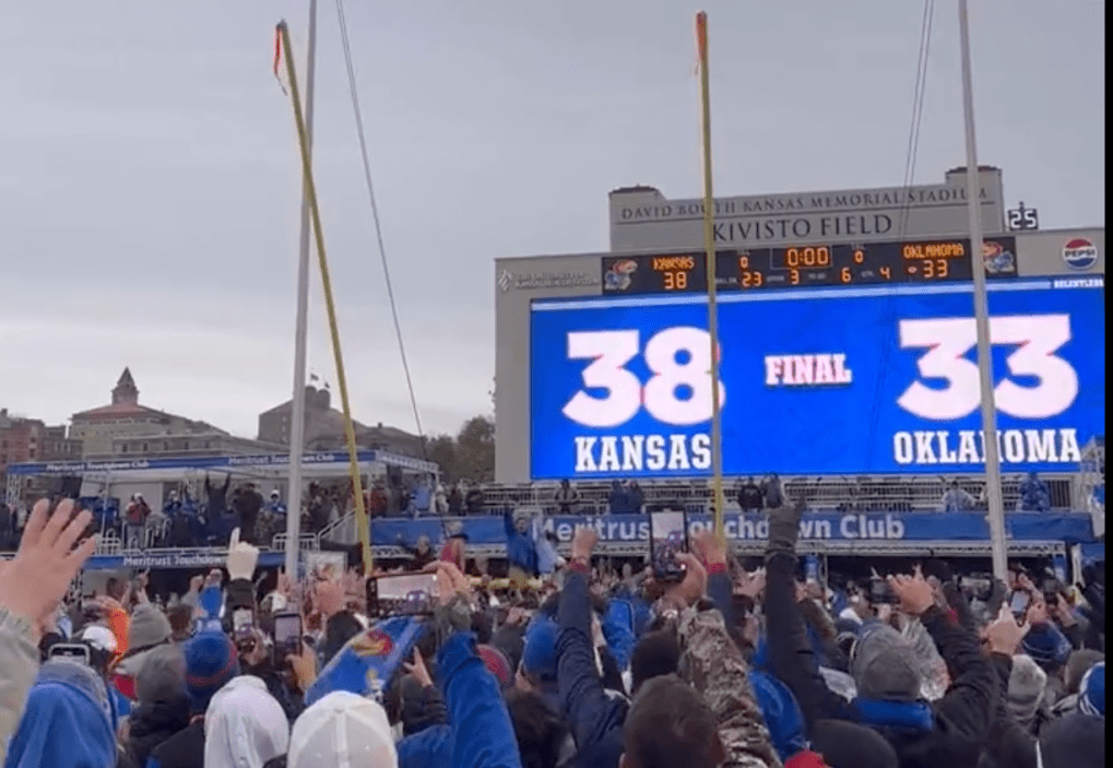 Kansas fans rip out goalposts