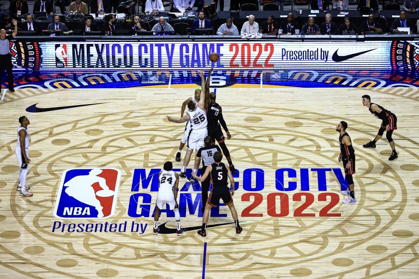 Tip off at the 2022 Mexico City game.