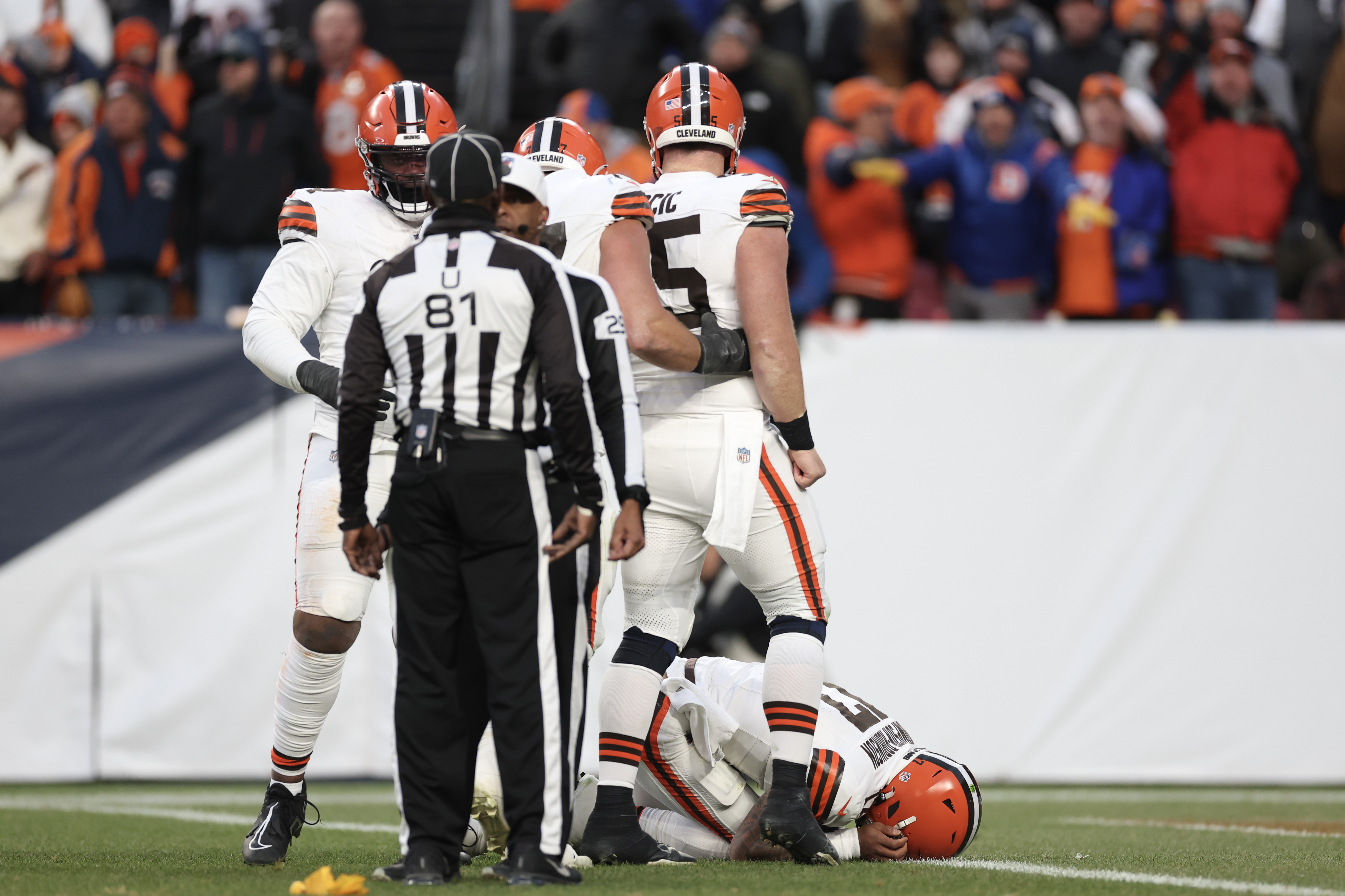 Broncos Fans Are Furious Over Roughing The Passer Penalty Vs Browns