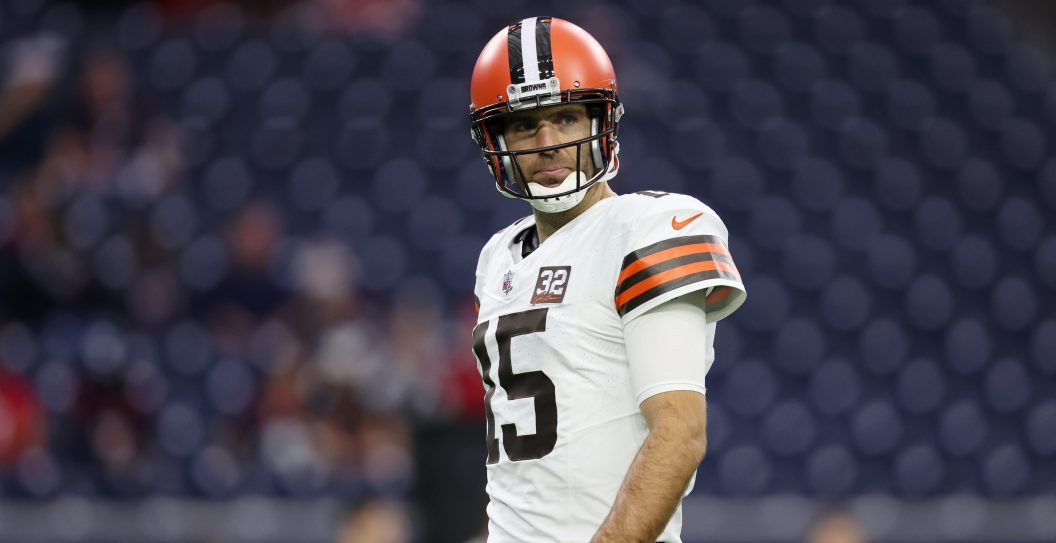 HOUSTON, TEXAS - DECEMBER 24: Joe Flacco #15 of the Cleveland Browns warms up prior to the game against the Houston Texans at NRG Stadium on December 24, 2023 in Houston, Texas.
