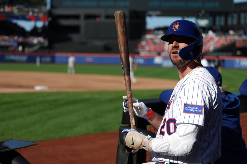Pete Alonso on deck before an at-bat.
