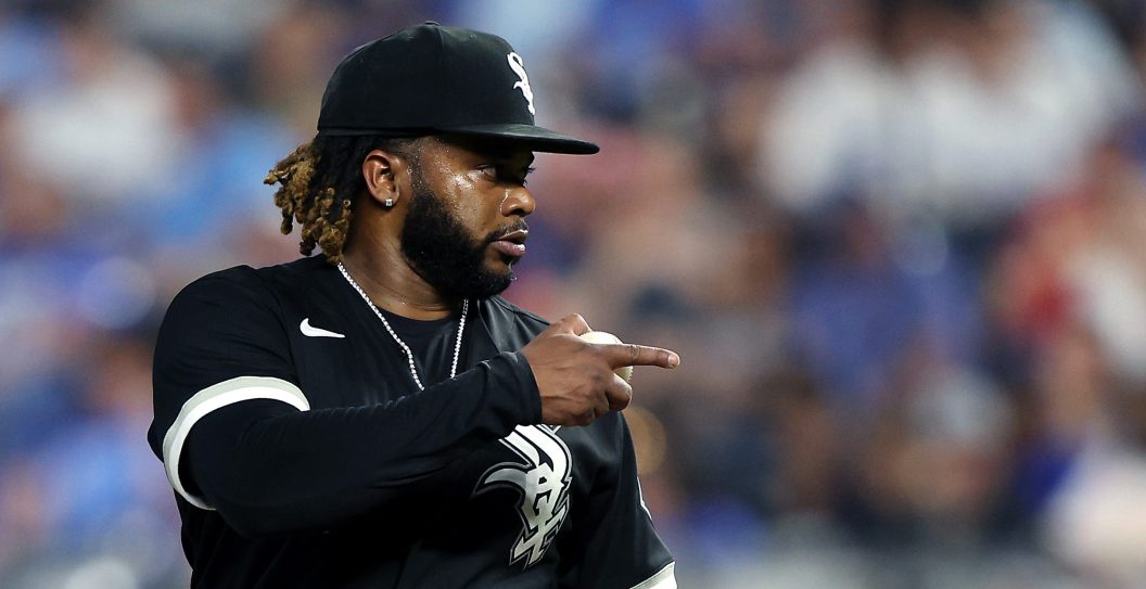 KANSAS CITY, MISSOURI - MAY 16: Johnny Cueto #47 of the Chicago White Sox points to catcher Yasmani Grandal #24 during the 6th inning of the game against the Kansas City Royals at Kauffman Stadium on May 16, 2022 in Kansas