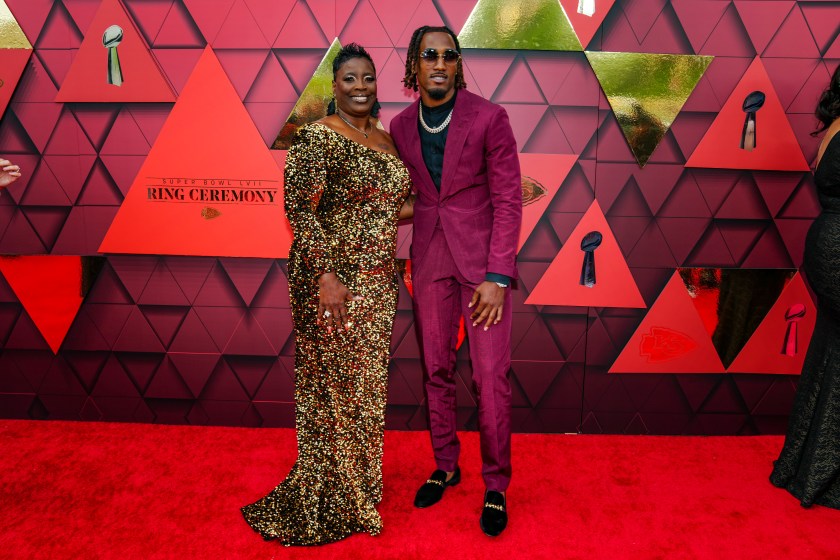 L'Jarius Sneed and his mother on the red carpet in 2023.