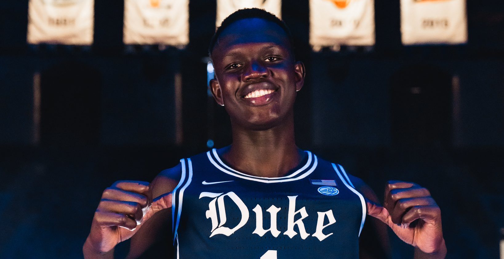 Duke Signs 7'2