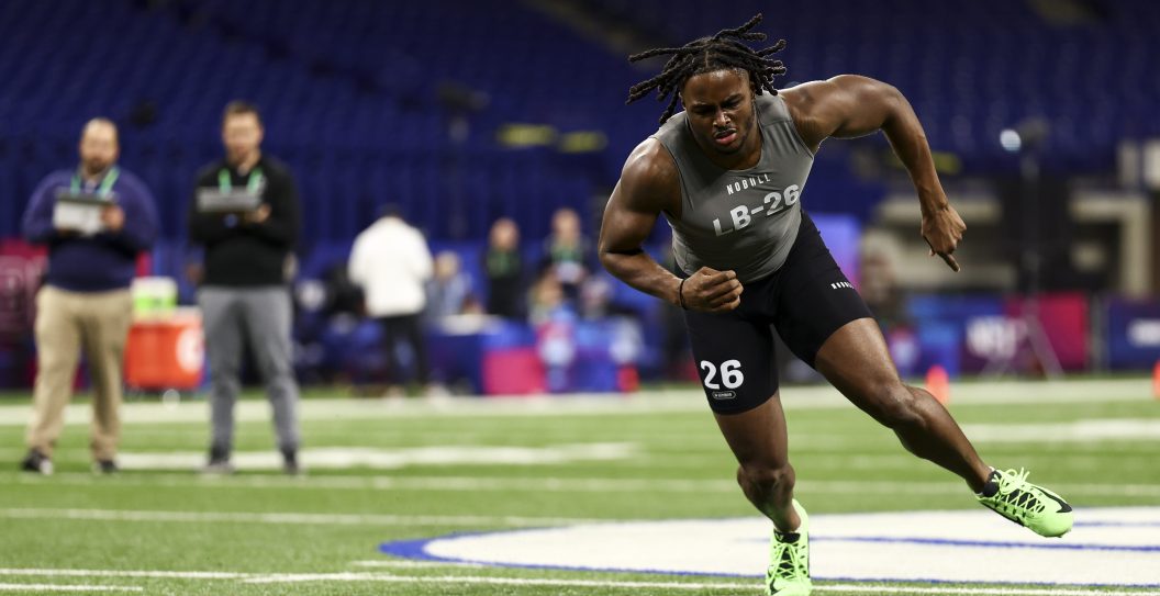 INDIANAPOLIS, INDIANA - FEBRUARY 29: Dallas Turner #LB26 of Alabama participates in a drill during the NFL Combine at Lucas Oil Stadium on February 29, 2024 in Indianapolis, Indiana.