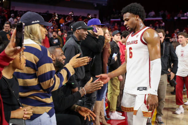 LeBron James And His Wife Savannah Were Emotional As They Thanked The ...