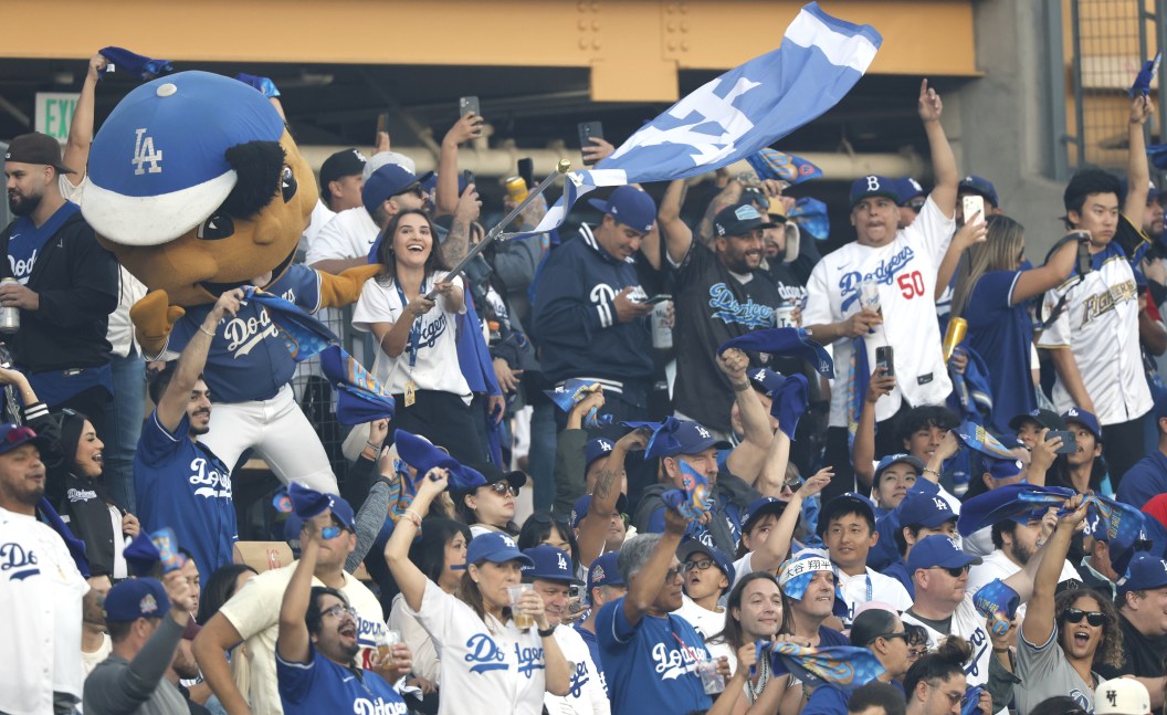 Dodghers, fans, MLB
