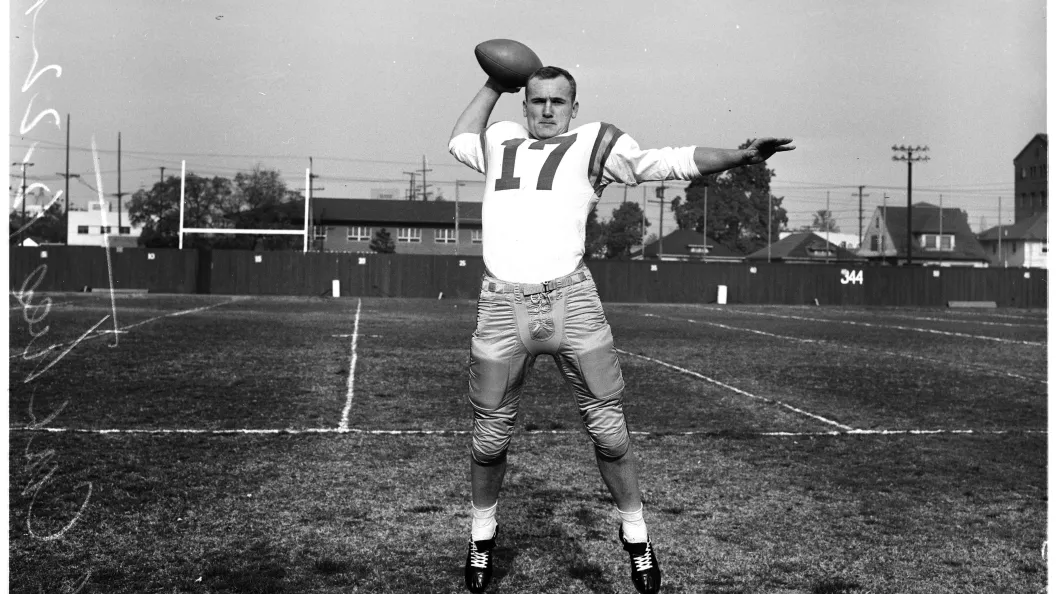 A Rose Bowl MVP QB Has Died: Jack Crabtree Was 91 - FanBuzz
