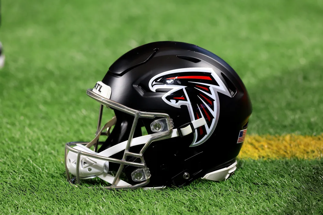 Atlanta Falcons, helmet