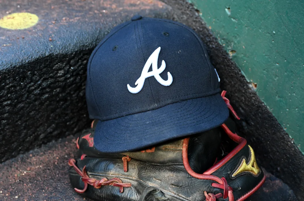 BRaves, hat, glove