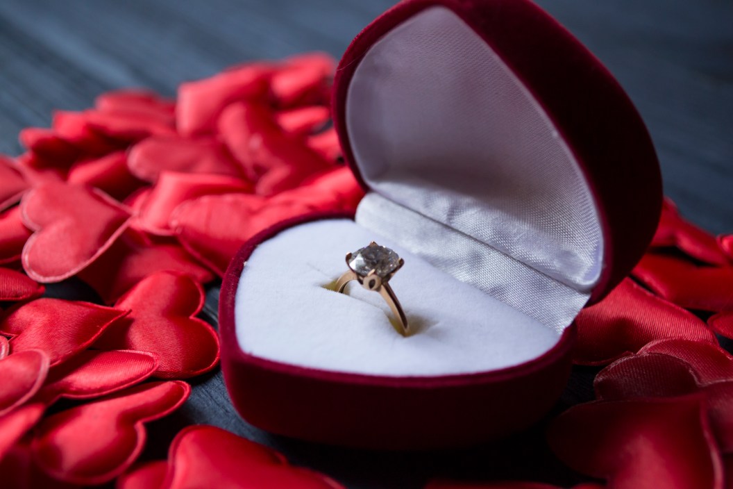 Engagement ring, MLB