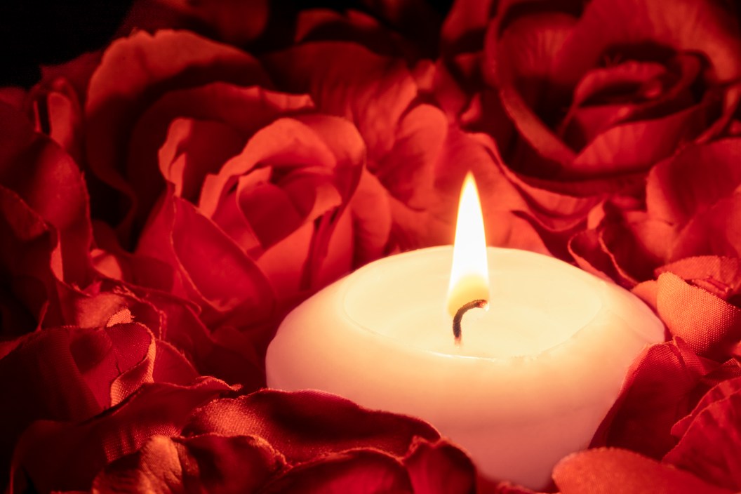 Vigil, college hockey coach, dies