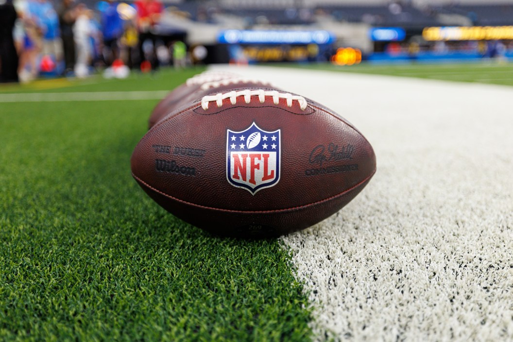 NFL, footballs